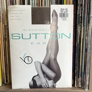 NWT Bloomingdale's Sutton East Sheer Control Top Pantyhose in Barely Taupe Sz M